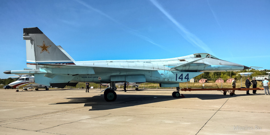 前苏联米格144重出江湖