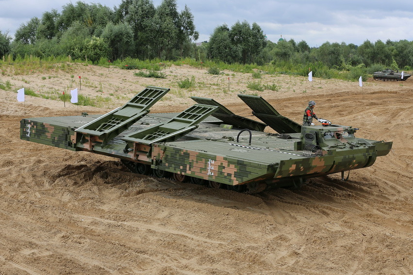 解放军重型舟桥车变形前后对比