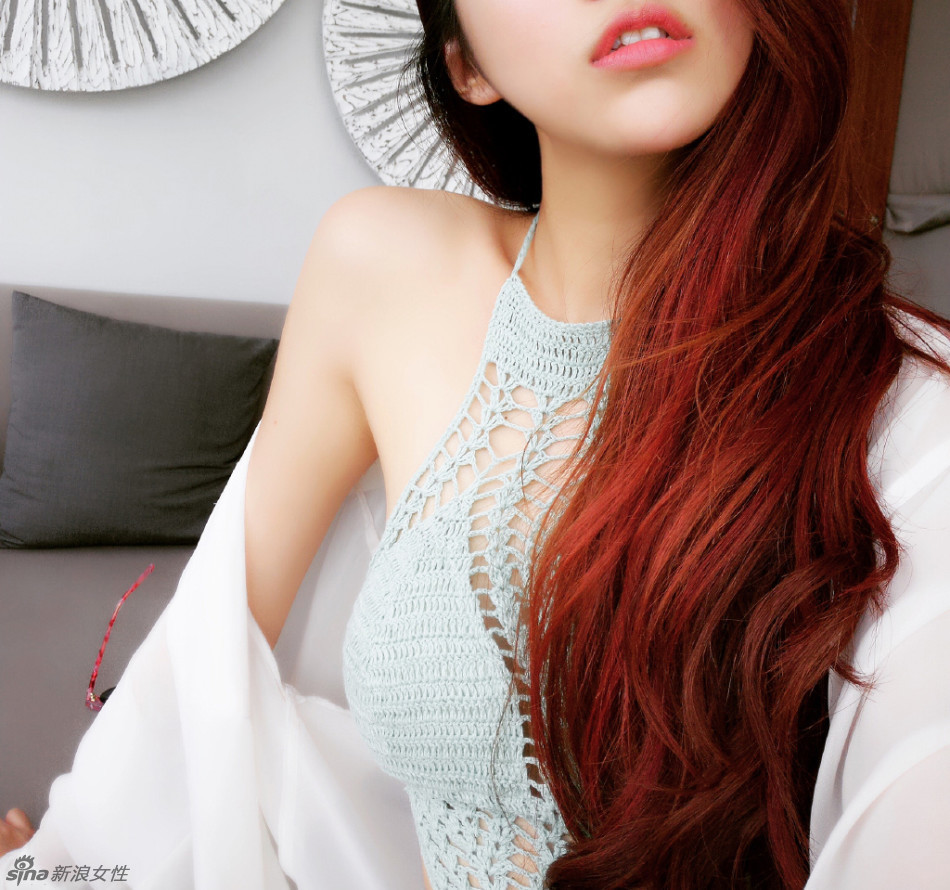 王仕鹏娇妻变性感机车女郎网友赞肤白美腿