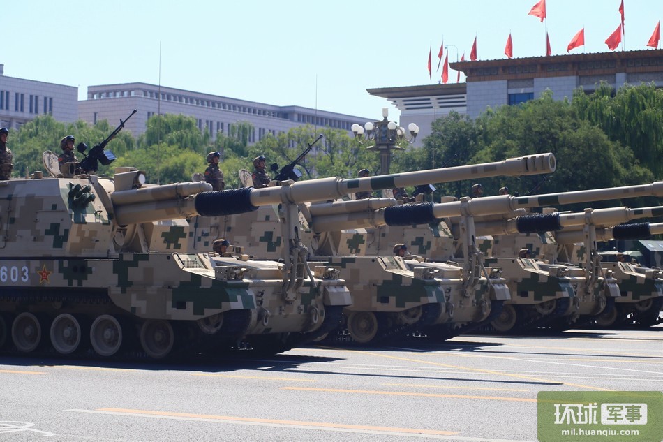 阅兵现场的05式自行榴弹炮