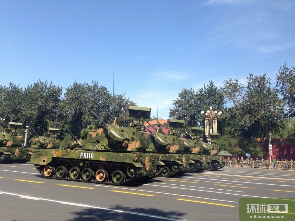 玩游戏般操作双35自行高炮