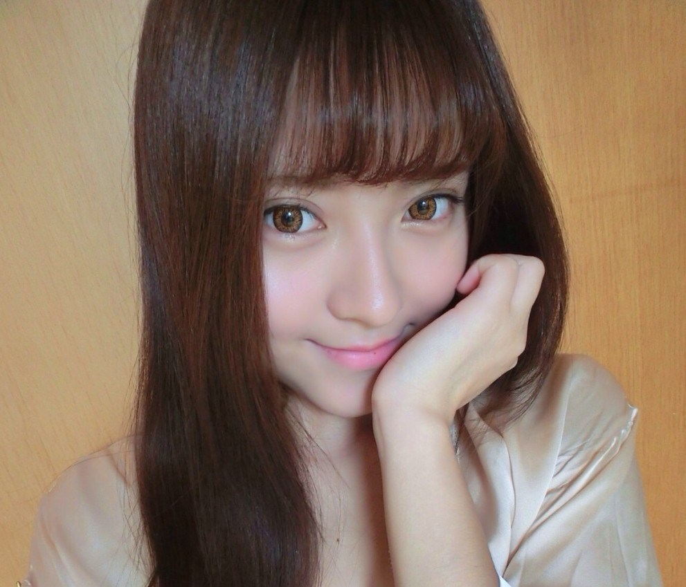 张稀哲女友练瑜伽健身一字马显魔鬼身材