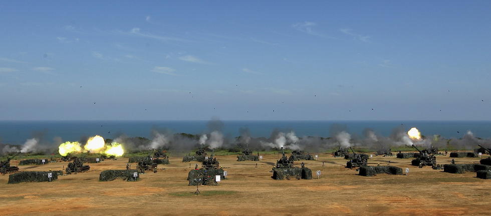 9月10日,台军举行"汉光31号"军演举行炮兵实弹射击演习.