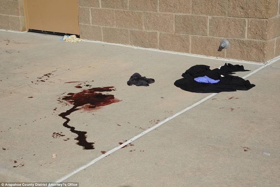 美国电影院枪击案血腥现场曝光