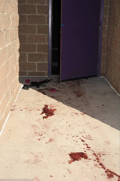 美国电影院枪击案血腥现场曝光