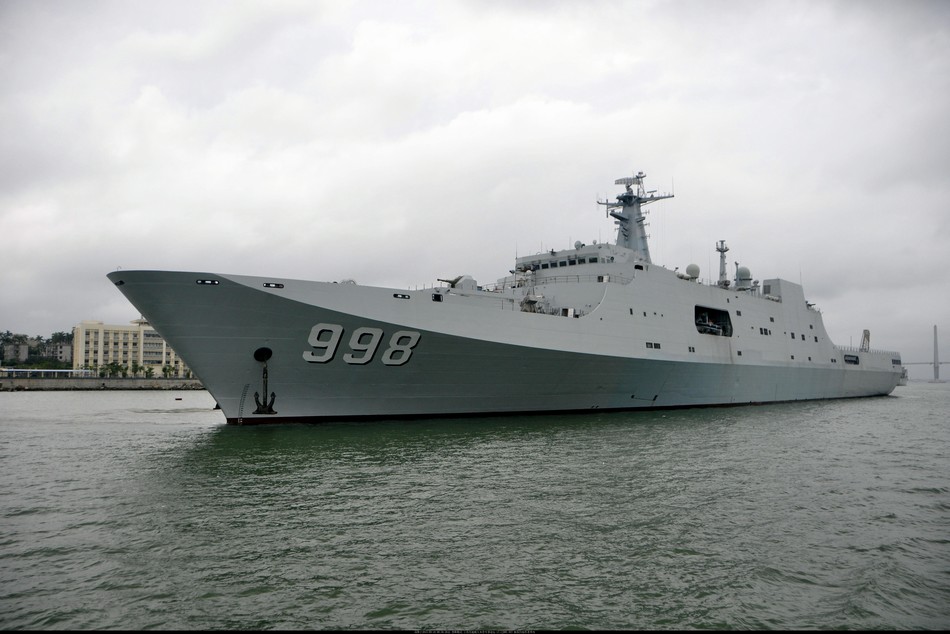 中国海军新半潜船好大的个头