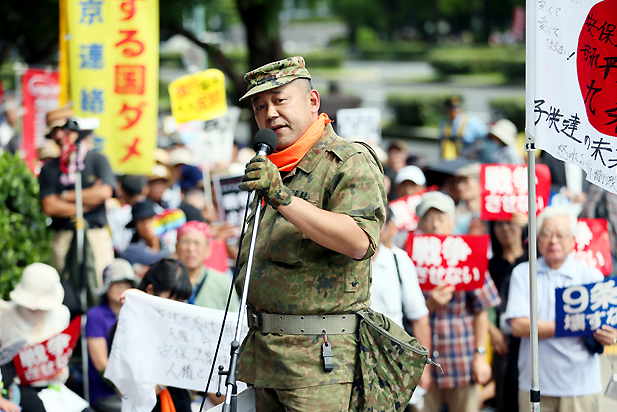 反对安保法案的日本市民团体连日在国会前抗议