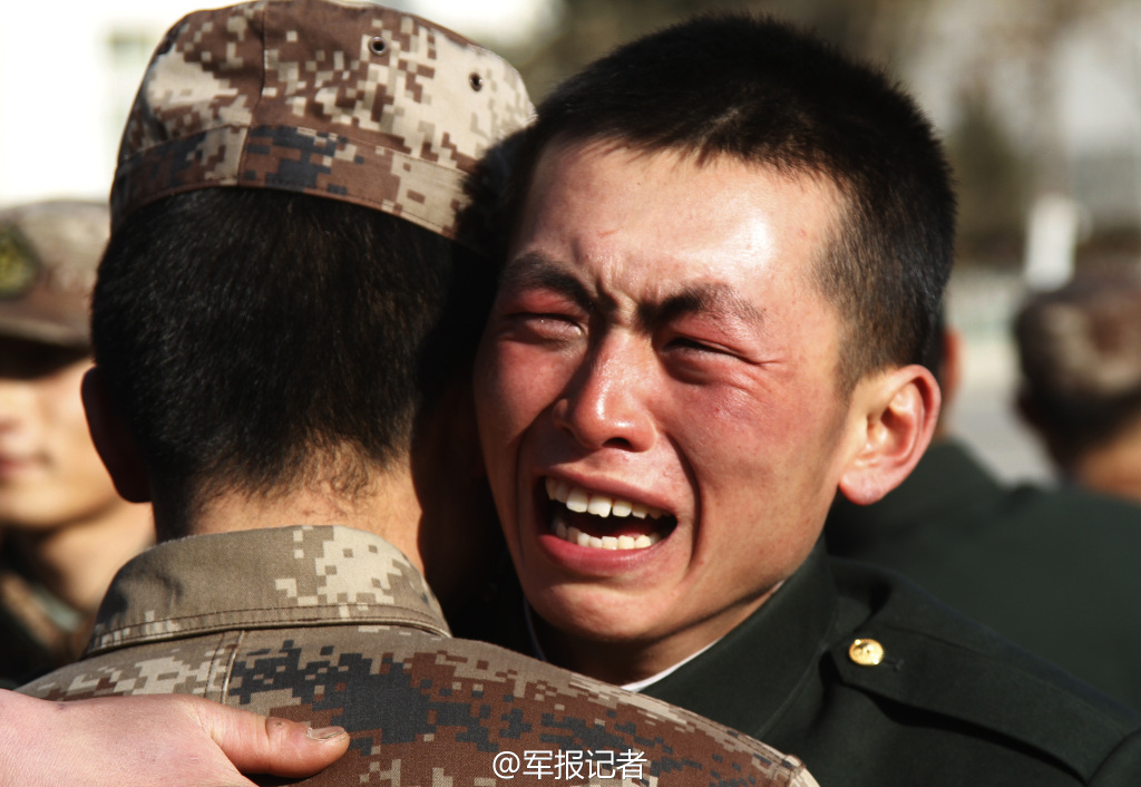 战士流泪图片高清图片