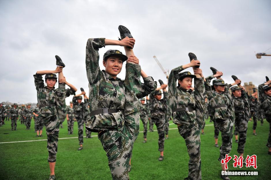 湖北艺术职业学院军训图片