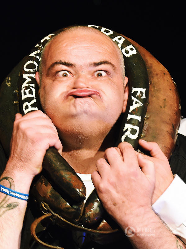 世界鬼脸大赛举行50名参赛者扭曲面孔现场比丑