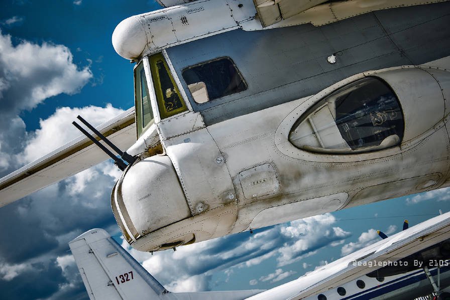 9 做工粗犷的解放军老轰6美图