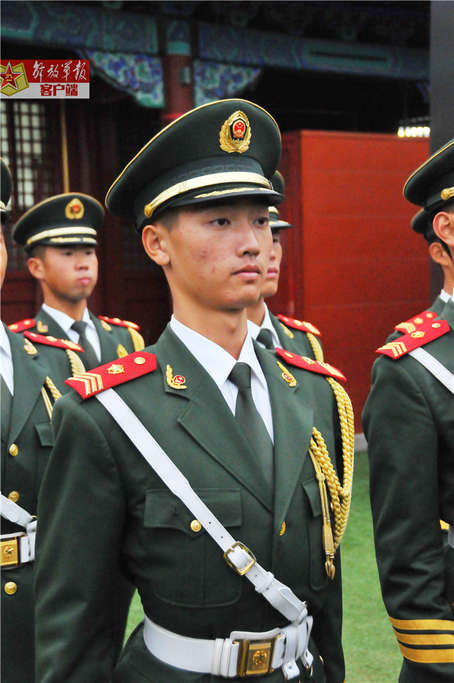 近距离接触国旗护卫队帅气队员