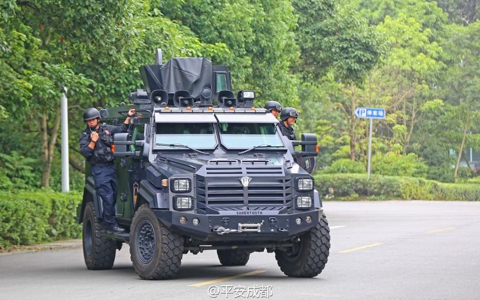 多地特警配备剑齿虎防暴装甲车180万每辆