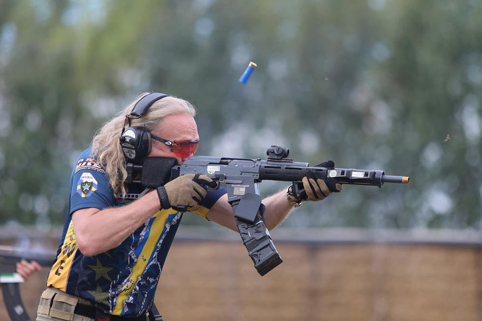 霰弹枪射击大赛魔改版ak抢眼