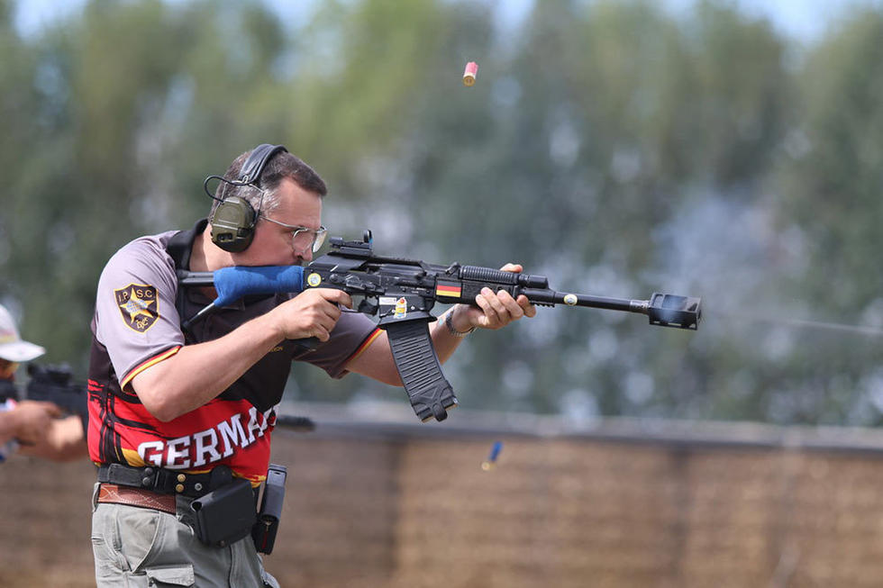 霰弹枪射击大赛魔改版ak抢眼