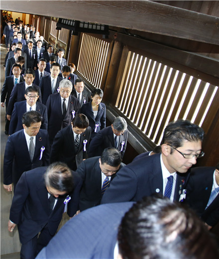 曾根康弘参拜靖国神社图片