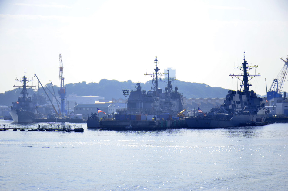 横须贺军港美日先进战舰扎堆