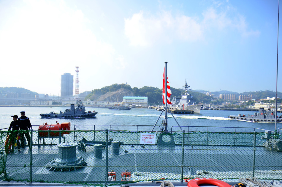 横须贺军港美日先进战舰扎堆