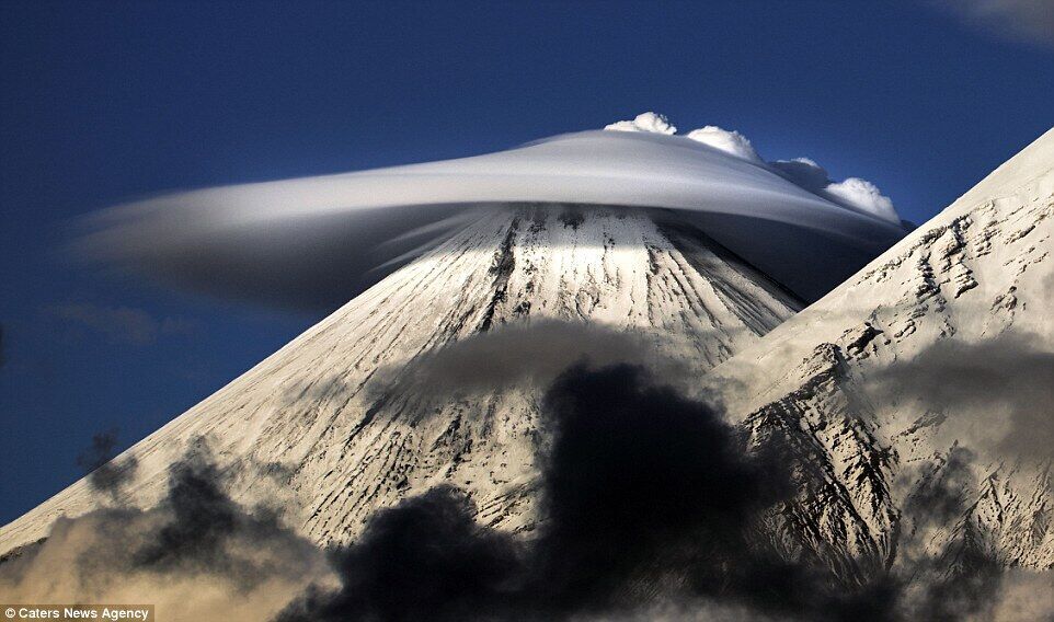 俄堪察加火山群上空現奇異雲層形狀酷似ufo