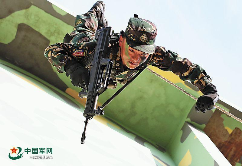 解放军特种部队单兵无人机曝光