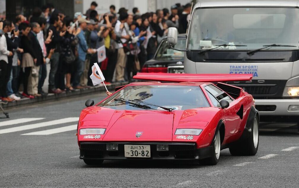 日本東京街頭舉行名車遊行 為東京車展預熱