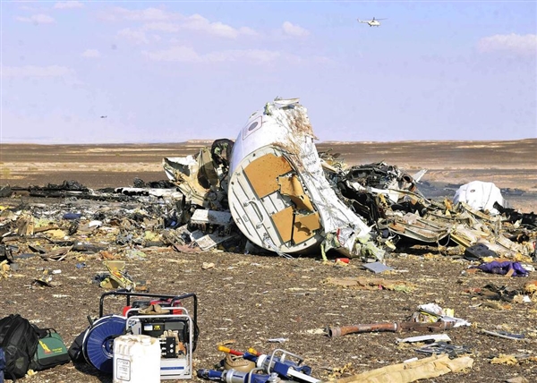 俄客机坠毁现场曝光:空客a321支离破碎