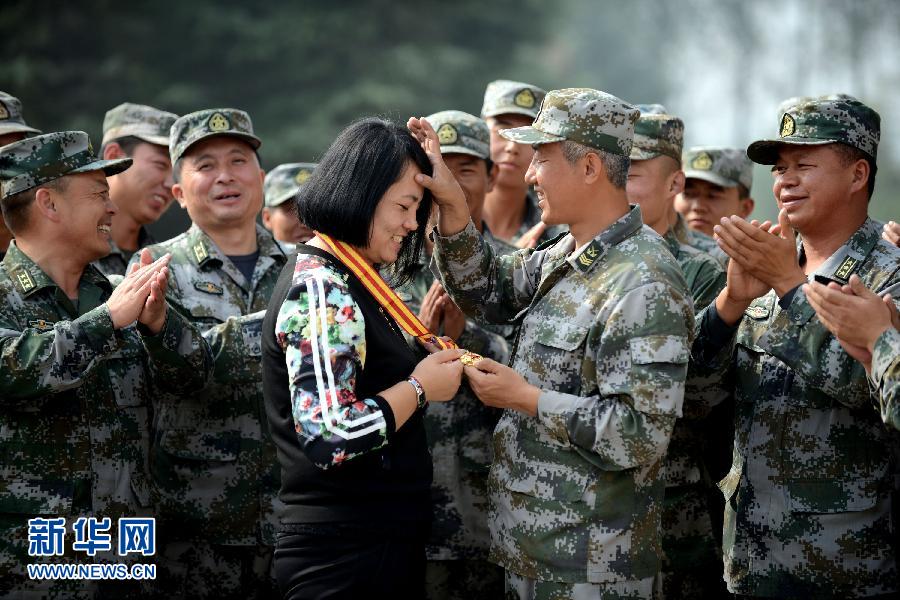 解放军坦克兵王能驾驭4型坦克