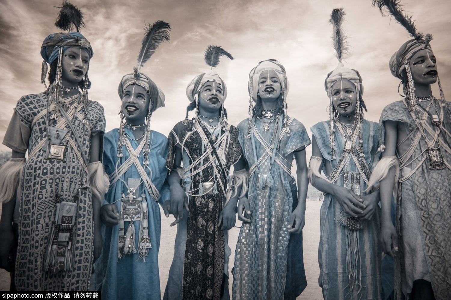 美国摄影师镜头下的尼日尔游牧部落 记录沙漠中的原始坚守