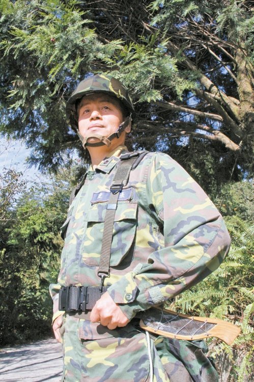 台湾山地幽灵部队自制弓箭吹针