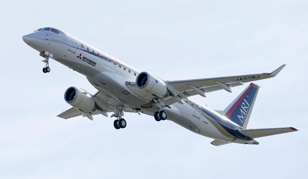 日首架国产支线客机mrj首飞被誉为日制造业救星