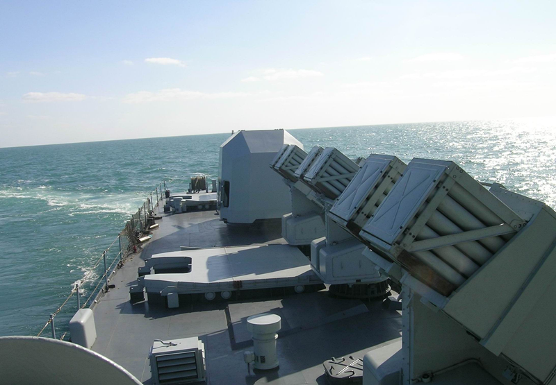 中国海军火力支援舰对岸猛轰