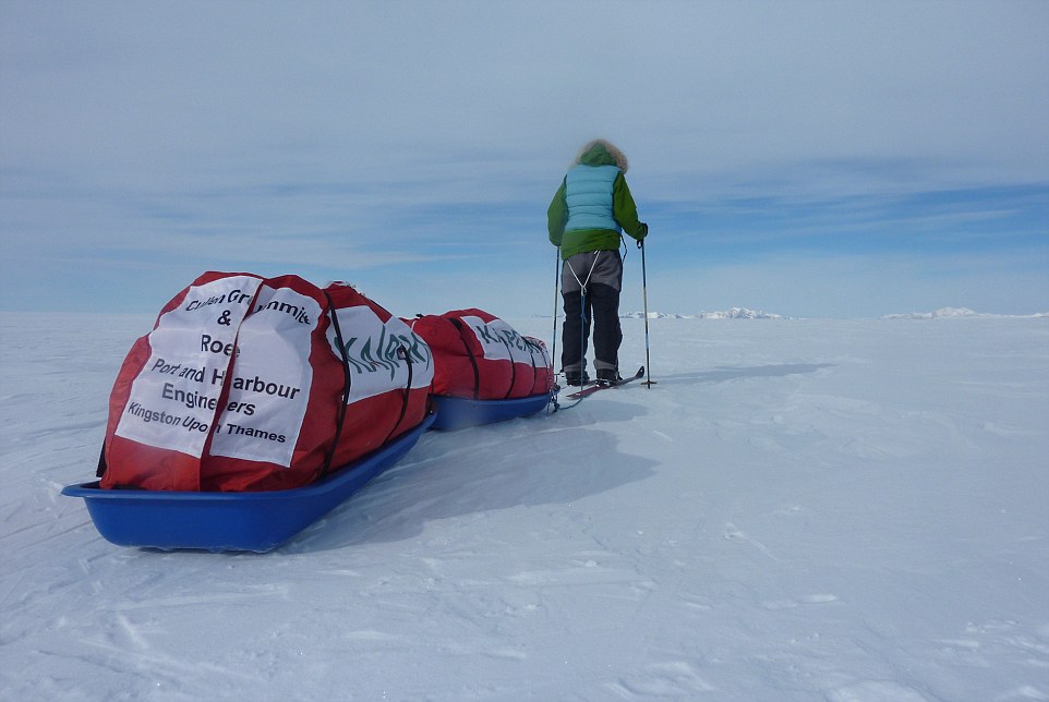 英极地女探险家首次独自穿越南极洲