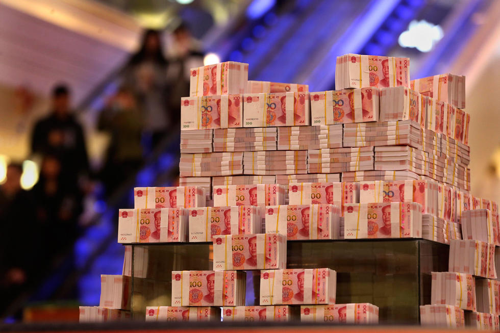 开发商将千万现金堆成钱山招售楼人才