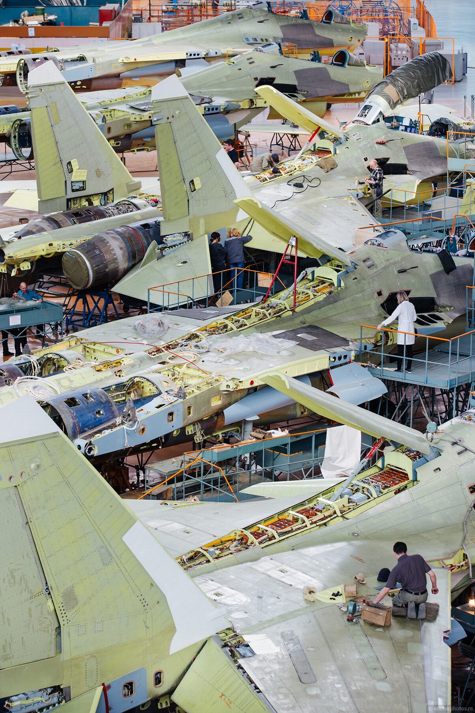 俄苏30sm生产线挤满组装战机