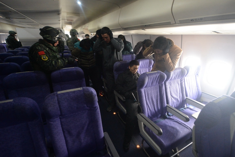 猎鹰突击队演练反劫机彰显专业