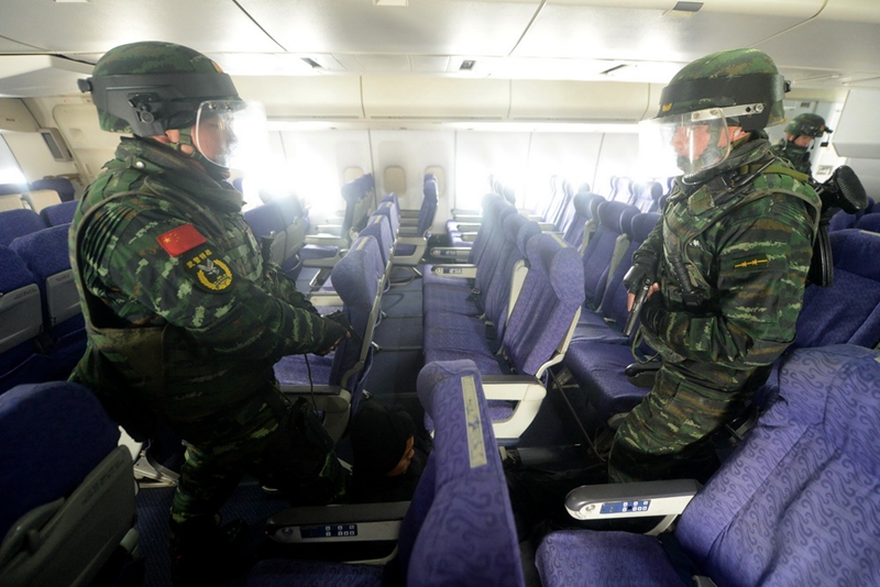 猎鹰突击队演练反劫机彰显专业