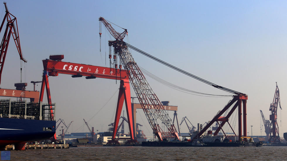 江南造船1600吨龙门吊组装完成