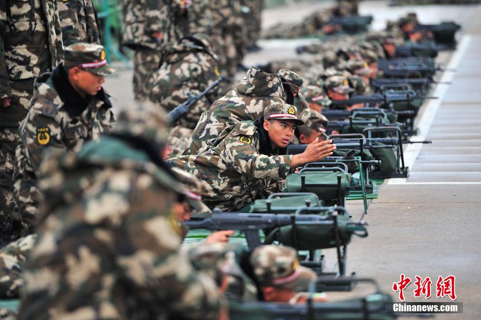 武警新兵第一次摸枪就是03式
