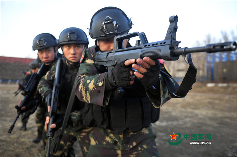 38军特种兵亮相头盔很时髦