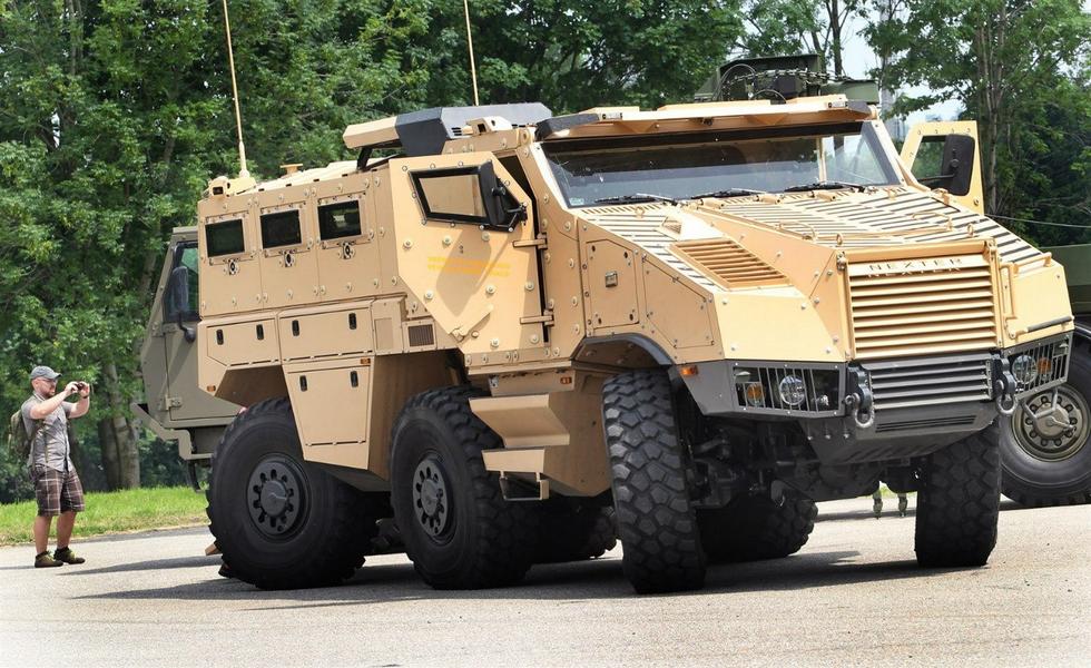 法国6x6重型运兵车外形彪悍