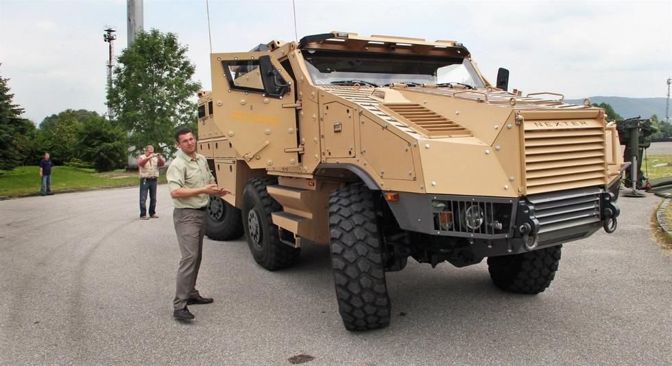 法国6x6重型运兵车外形彪悍