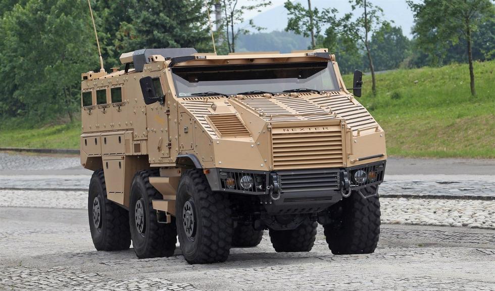 10 法国6x6重型运兵车外形彪悍