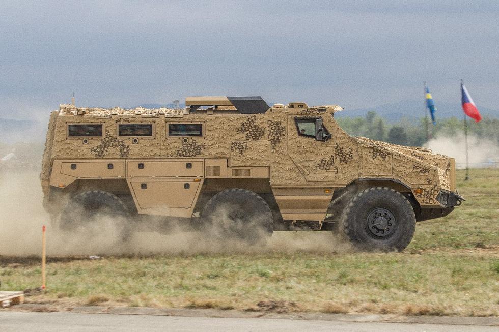 法国6x6重型运兵车外形彪悍