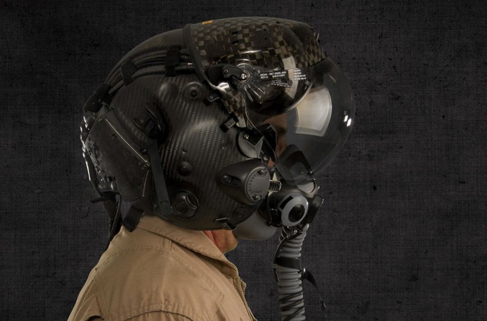 俄第五代战斗机配备高科技头盔