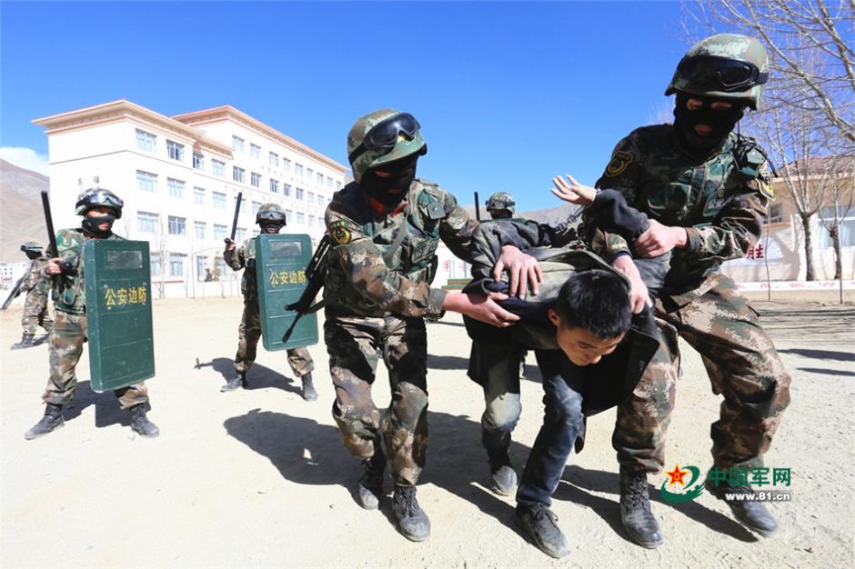 西藏反恐拐弯枪无人机全上阵