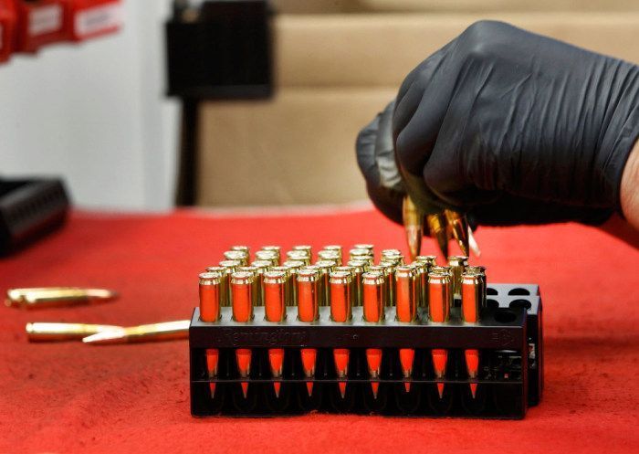 看国外高效率子弹生产工厂