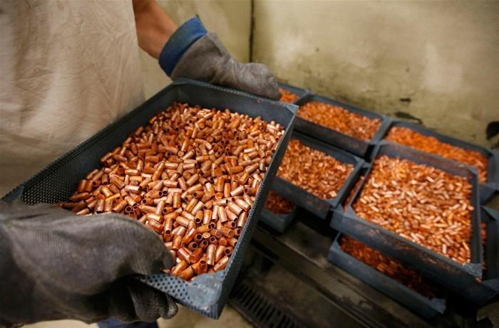 看国外高效率子弹生产工厂