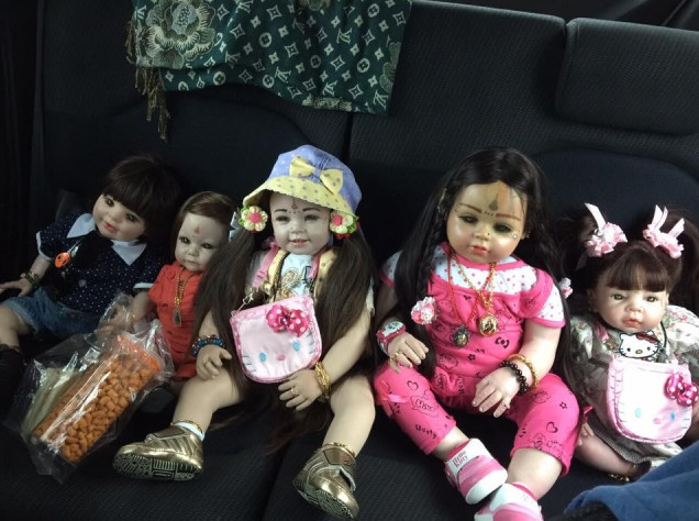 泰国小贩从中国进口上百鬼娃娃被没收