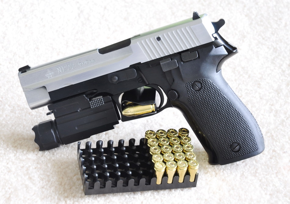 5 外贸版np22手枪做工精度不错