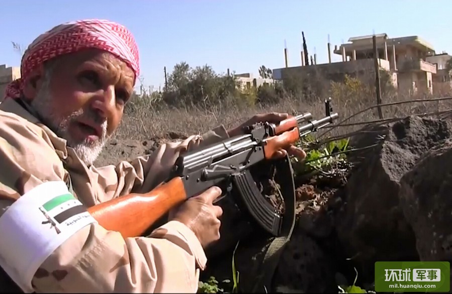 叙利亚反对派举行阅兵秀实力